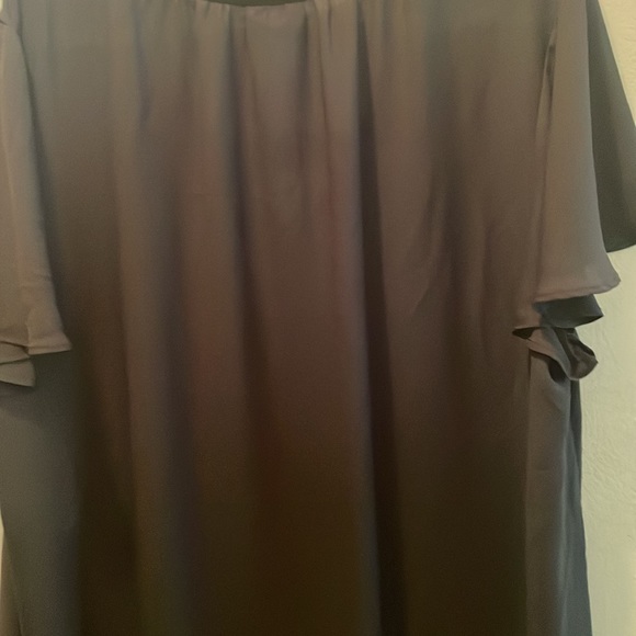 Torrid size 3 gray and black v-neck short sleeve blouse. - Picture 3 of 3